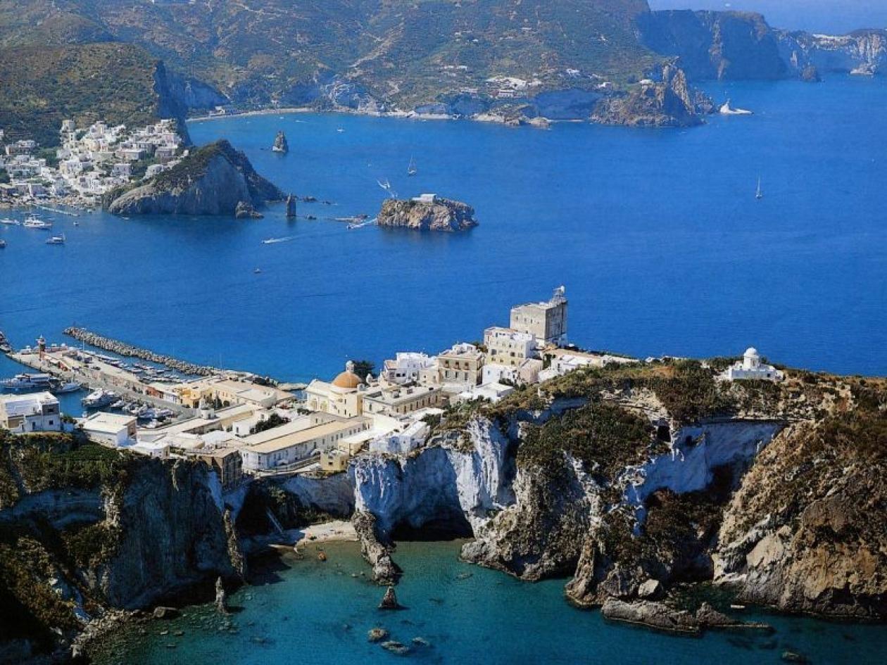 Cruises Pontine Island: Ponza Palmarola Ventotene Zannone