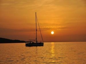 Noleggio barca a vela con skipper toscana